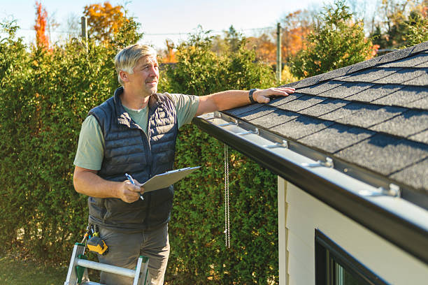 Professional Emergency Roof Repair technician working in Edgewater, NJ